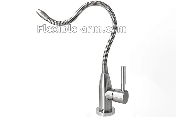 Flexible gooseneck faucet for adjustable water outlet positioning