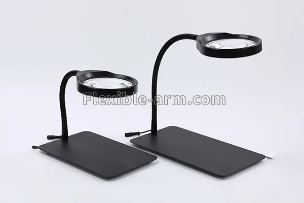 Magnifying glass stand using Magnifying glass with gooseneck arm